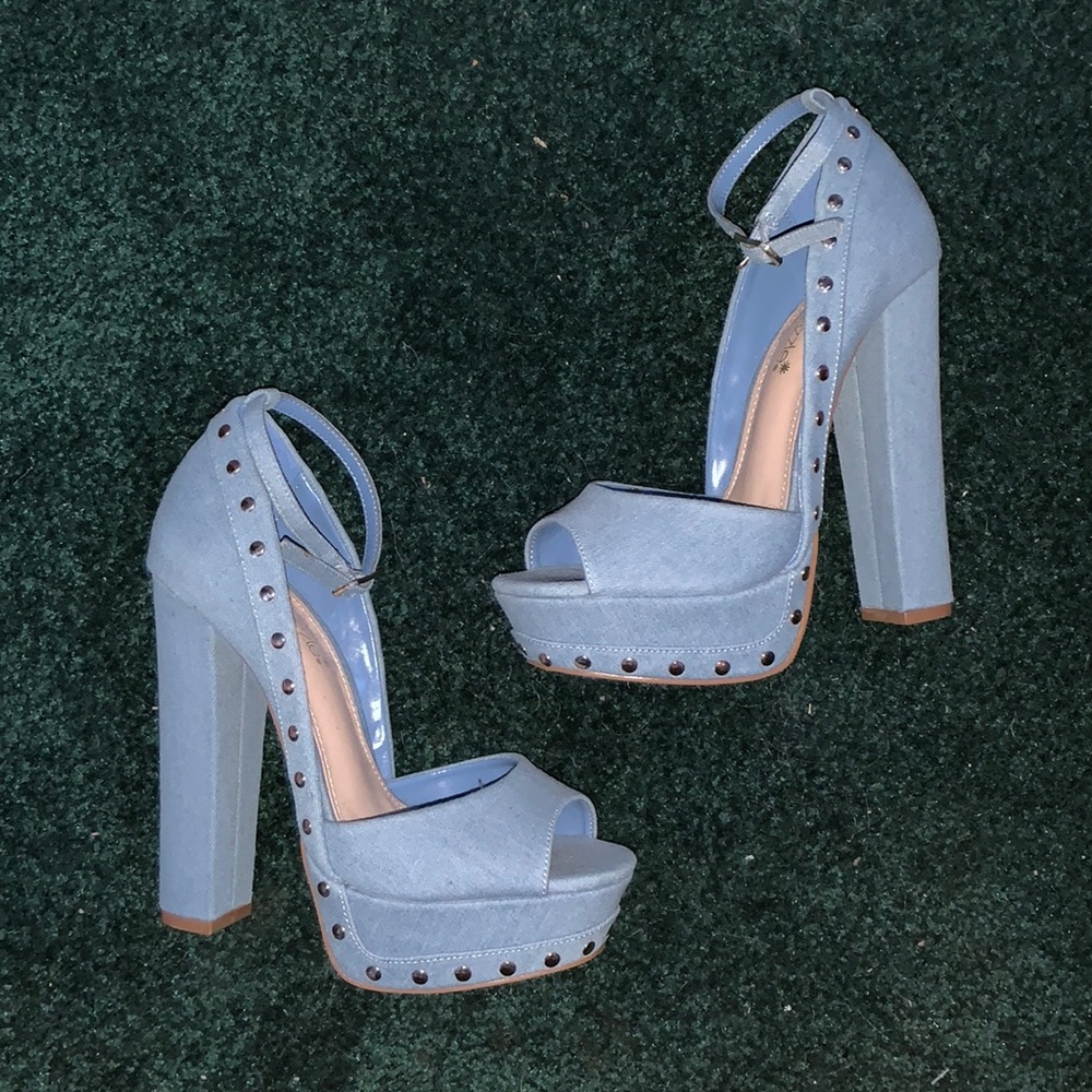 Blue denim pump heel